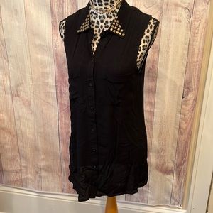 Long black sleeveless blouse with peek a boo back
